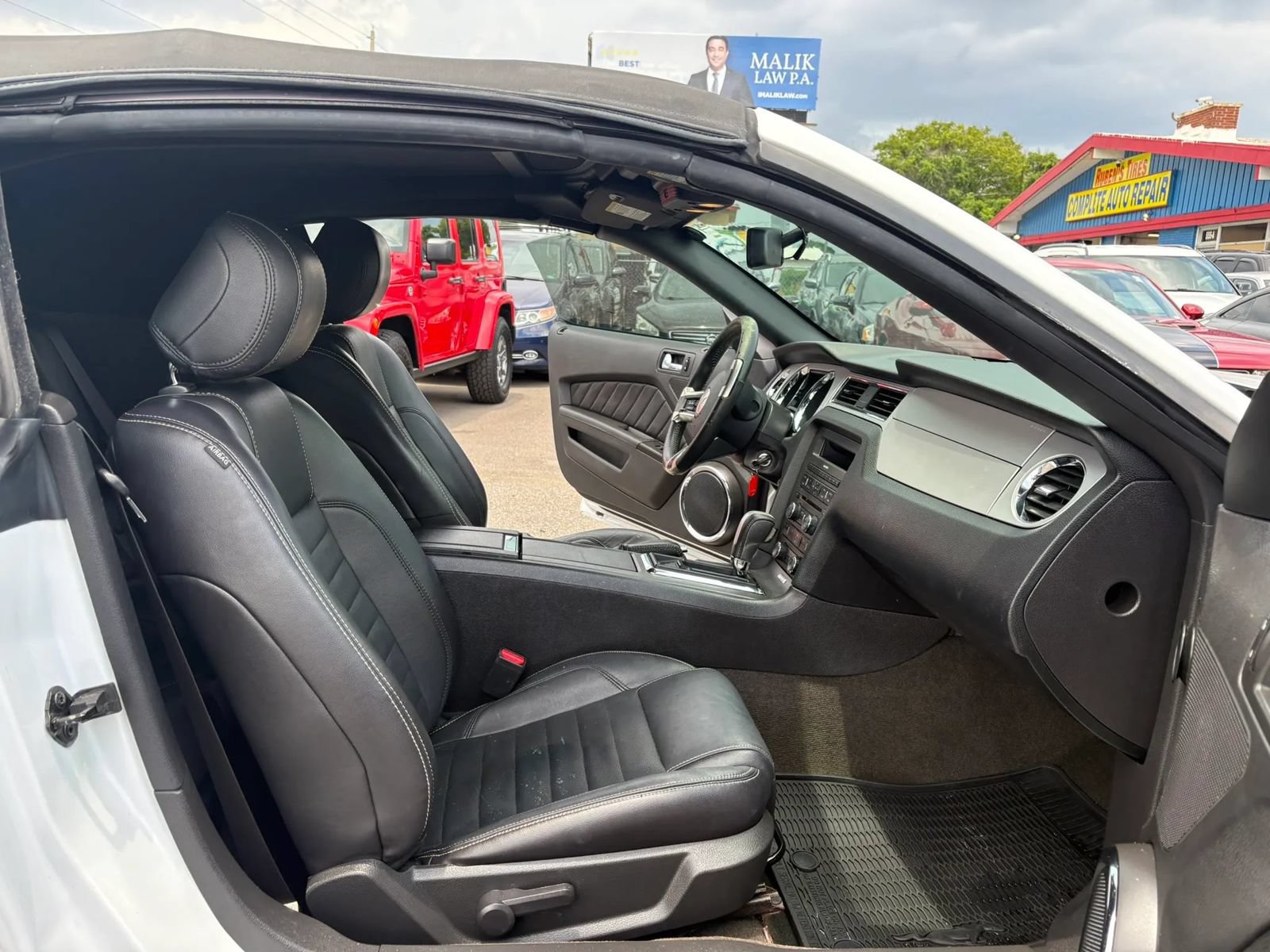 Used 2014 Ford Mustang Premium RWD image 17
