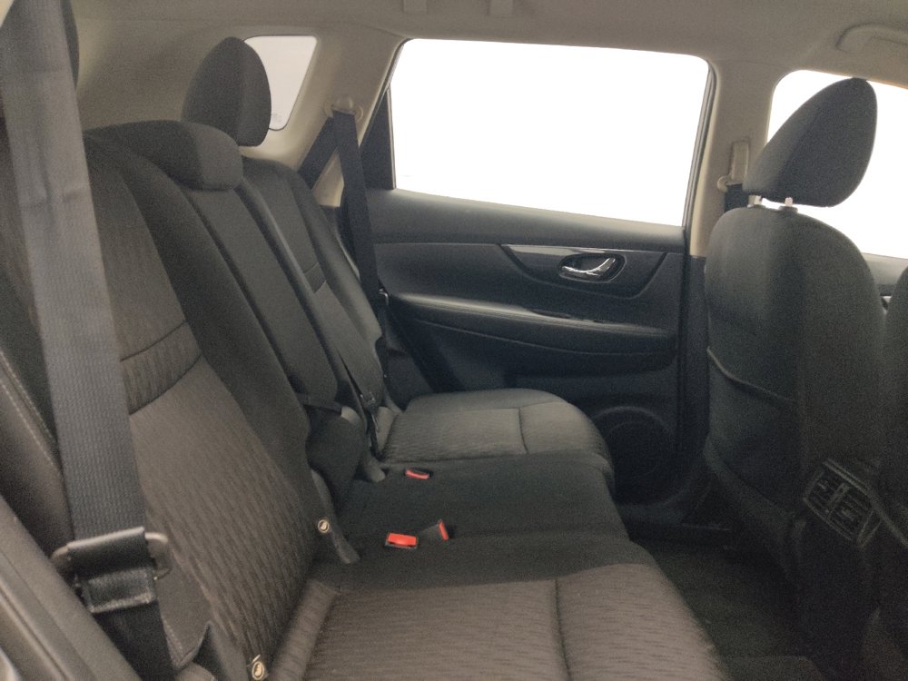 Used 2018 Nissan Rogue S image 19