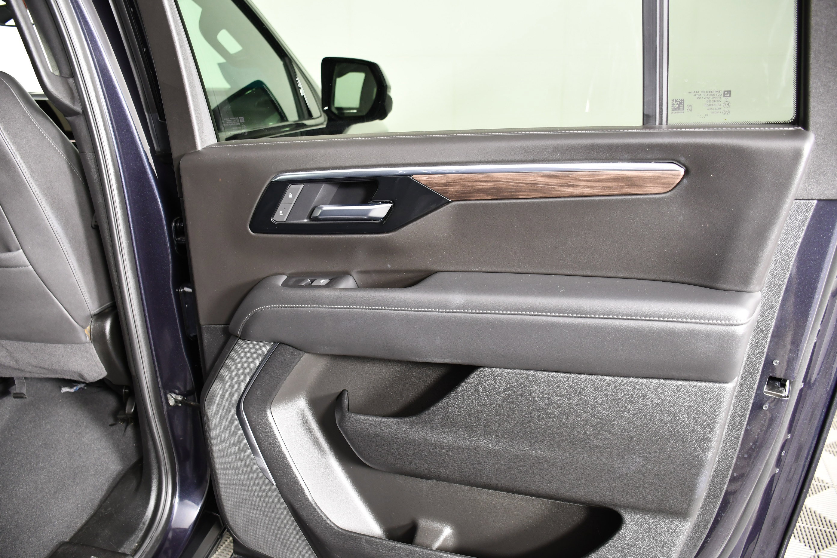 Used 2025 Chevrolet Suburban Z71 image 45