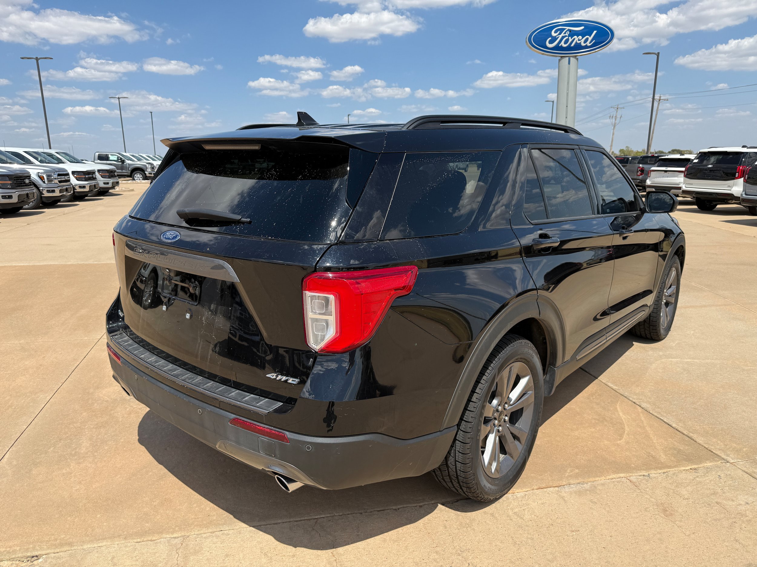 Used 2021 Ford Explorer XLT w/ Equipment Group 202A AWD/4WD image 7
