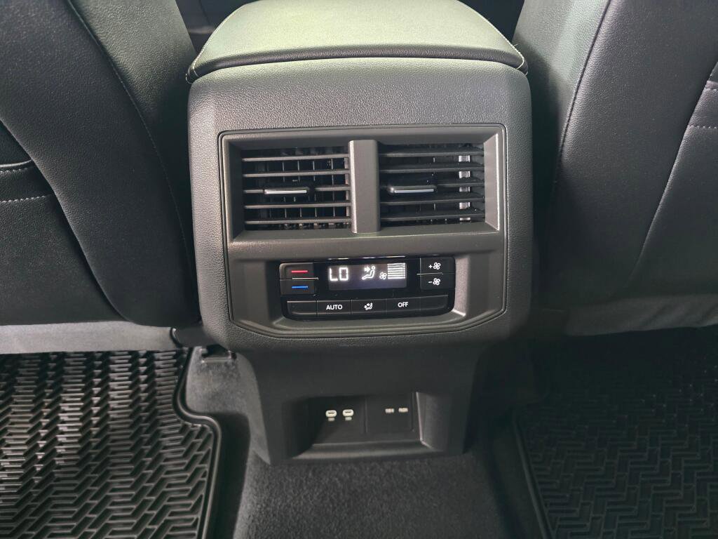 Used 2023 Volkswagen Atlas SE w/ Panoramic Sunroof Package AWD/4WD image 34