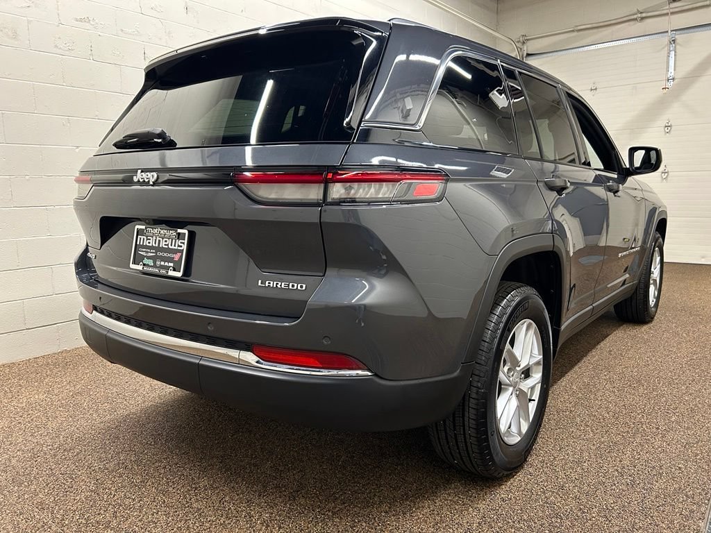 Used 2025 Jeep Grand Cherokee Laredo X w/ Luxury Tech Group I AWD/4WD image 2