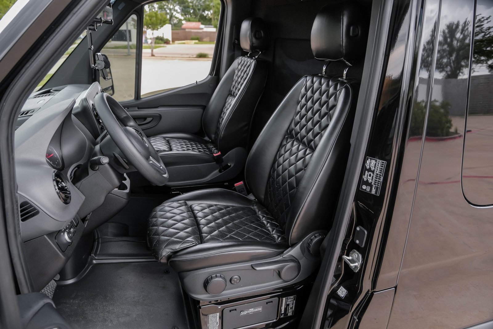 Used 2024 Mercedes-Benz Sprinter 3500 image 4