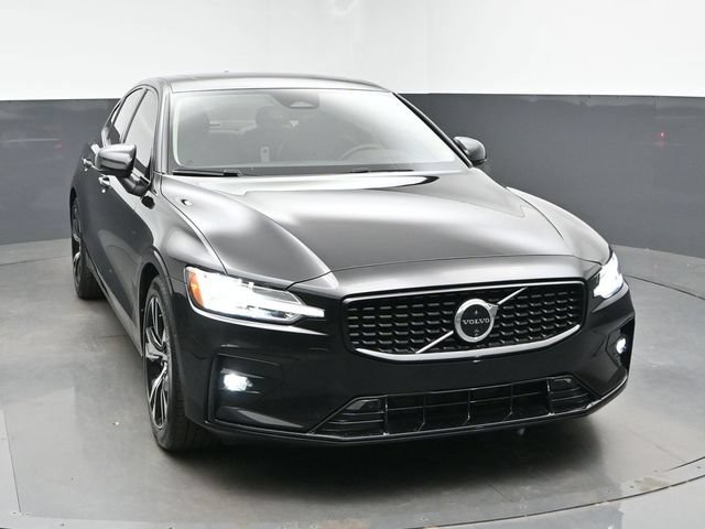 Used 2025 Volvo S60 B5 Plus AWD/4WD image 2