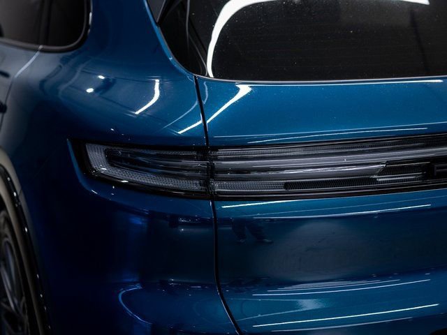 New 2026 Porsche Cayenne GTS image 22