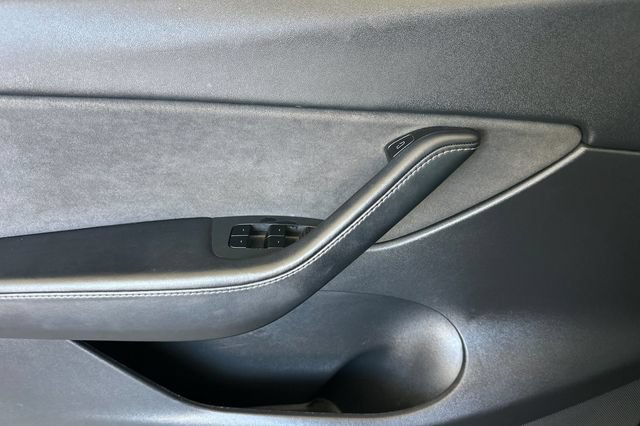 Used 2021 Tesla Model Y Long Range AWD/4WD image 12