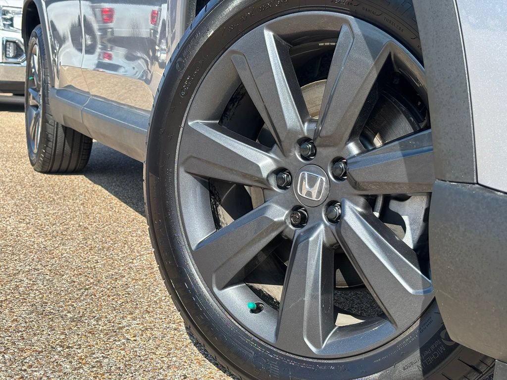 Used 2025 Honda Pilot Sport image 2