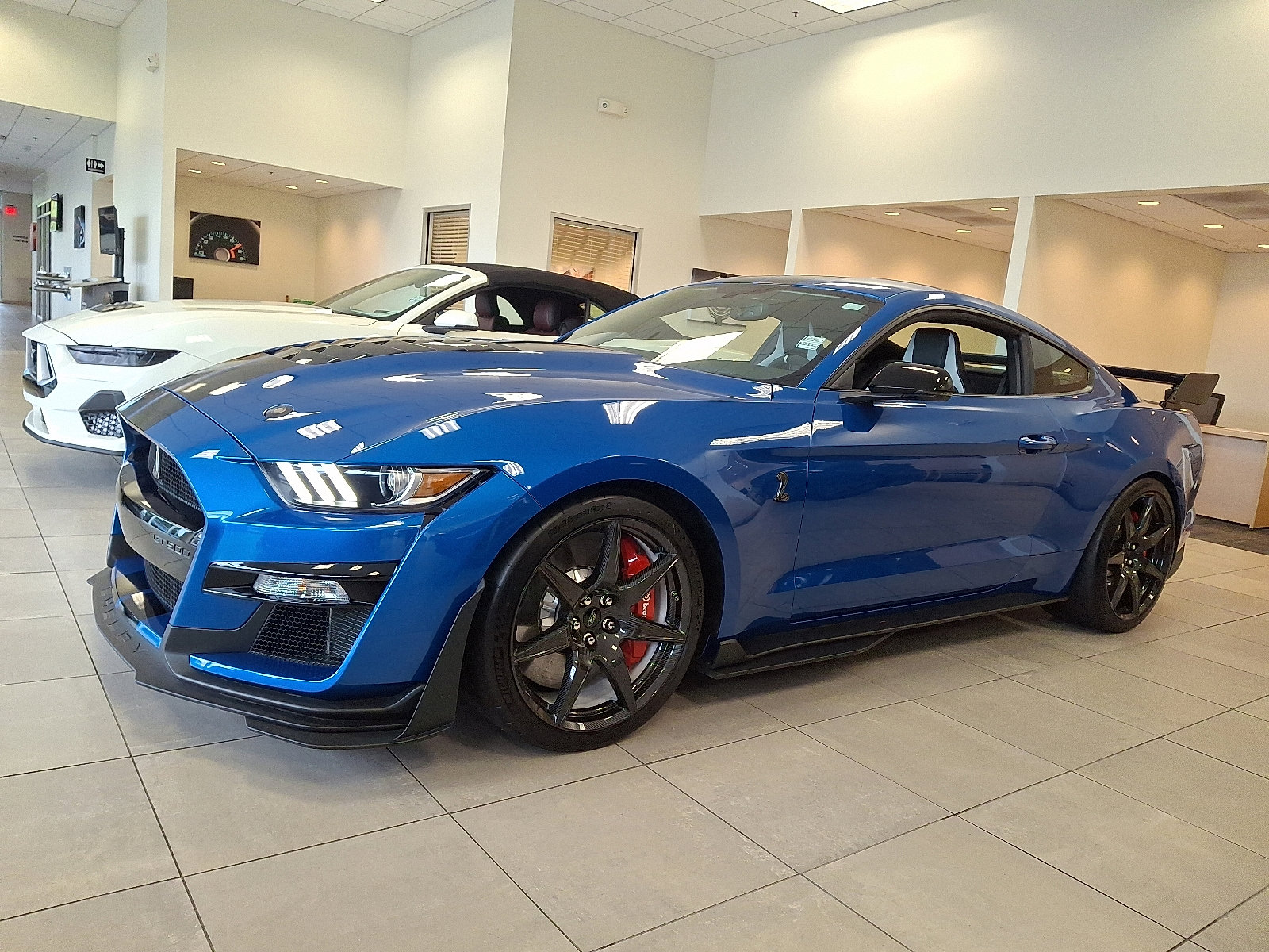 Certified 2021 Ford Mustang Shelby GT500 w/ Carbon Fiber Track Pack image 5