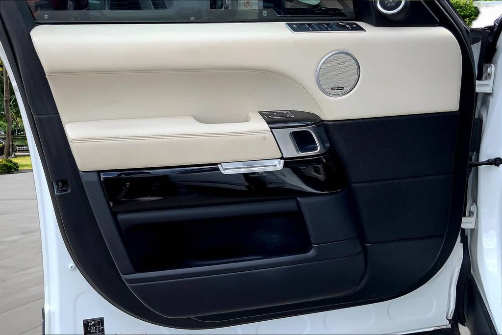 Used 2017 Land Rover Range Rover Supercharged AWD/4WD image 19