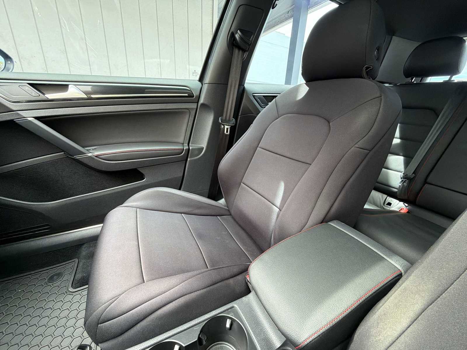 Used 2016 Volkswagen GTI SE w/ Lighting Package (SEL) image 19