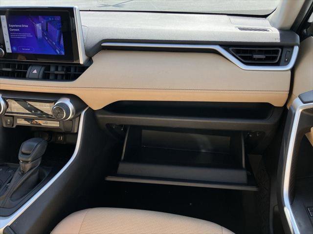 Certified 2023 Toyota RAV4 LE AWD/4WD image 15