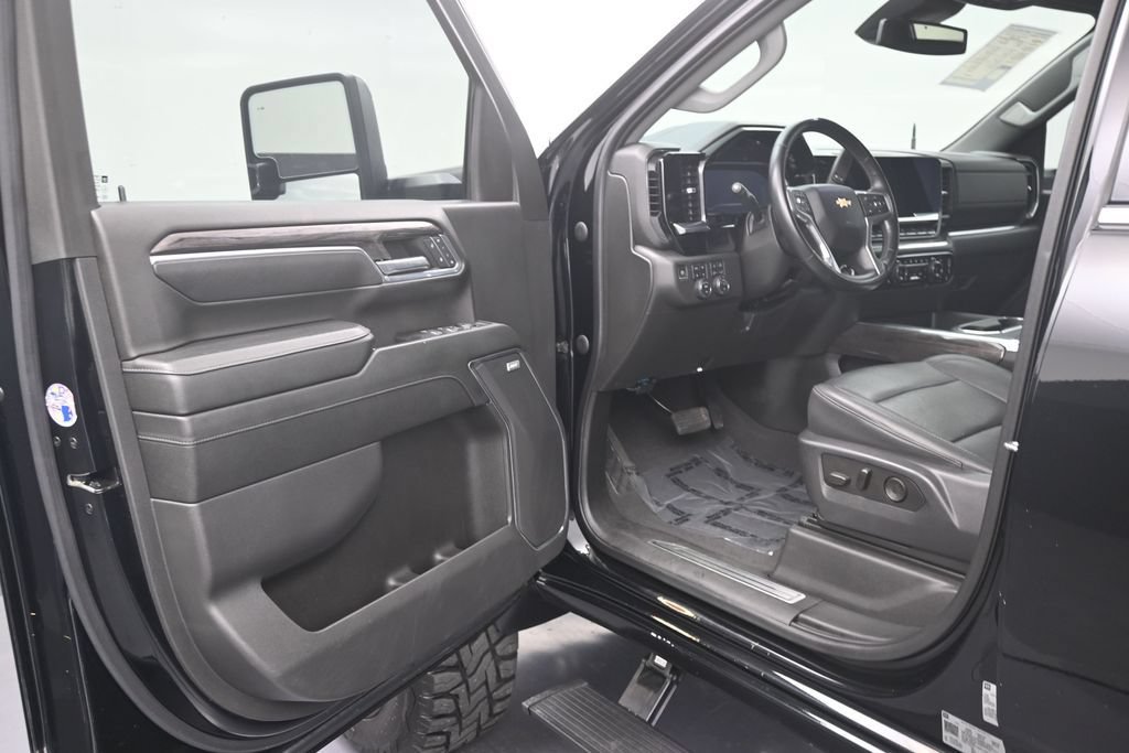 Used 2024 Chevrolet Silverado 2500 LTZ w/ LTZ Plus Package AWD/4WD image 10
