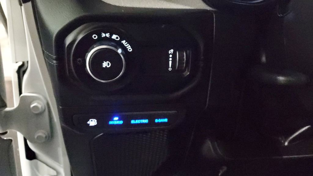 Used 2024 Jeep Wrangler Unlimited Sahara image 23