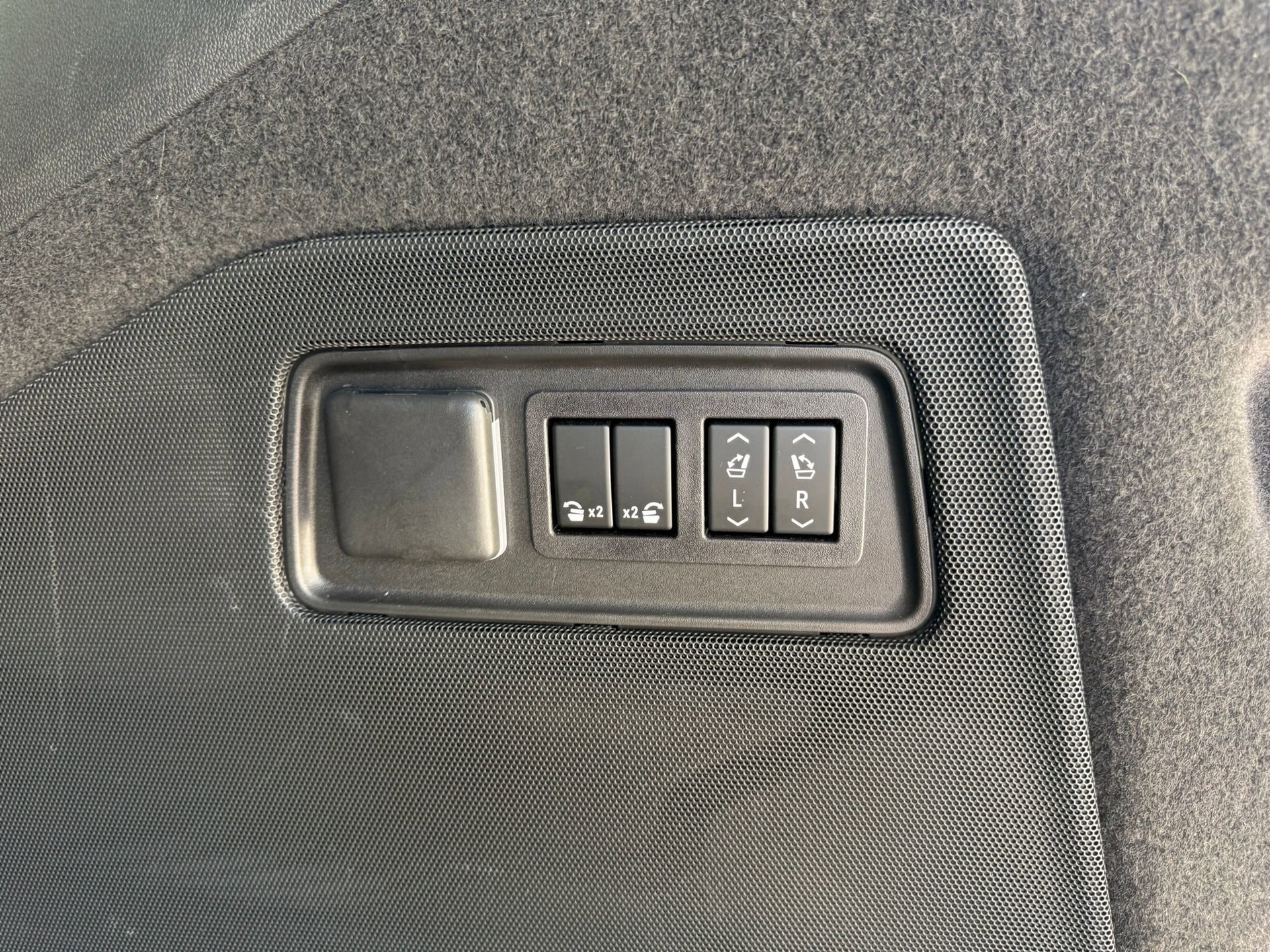 Used 2023 Cadillac Escalade Sport Platinum RWD image 24