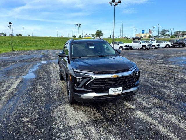 Used 2025 Chevrolet TrailBlazer LT AWD/4WD image 3