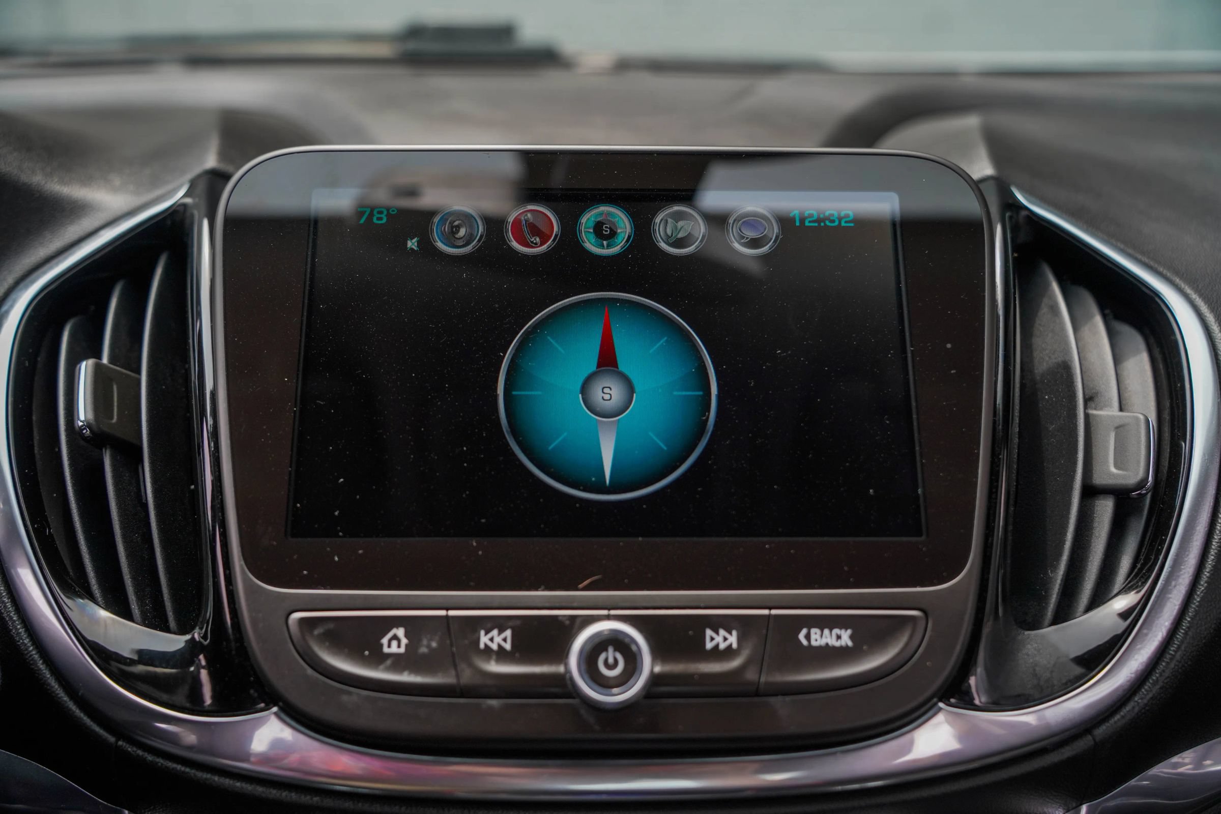 Used 2018 Chevrolet Volt Premier w/ Driver Confidence Package FWD image 17