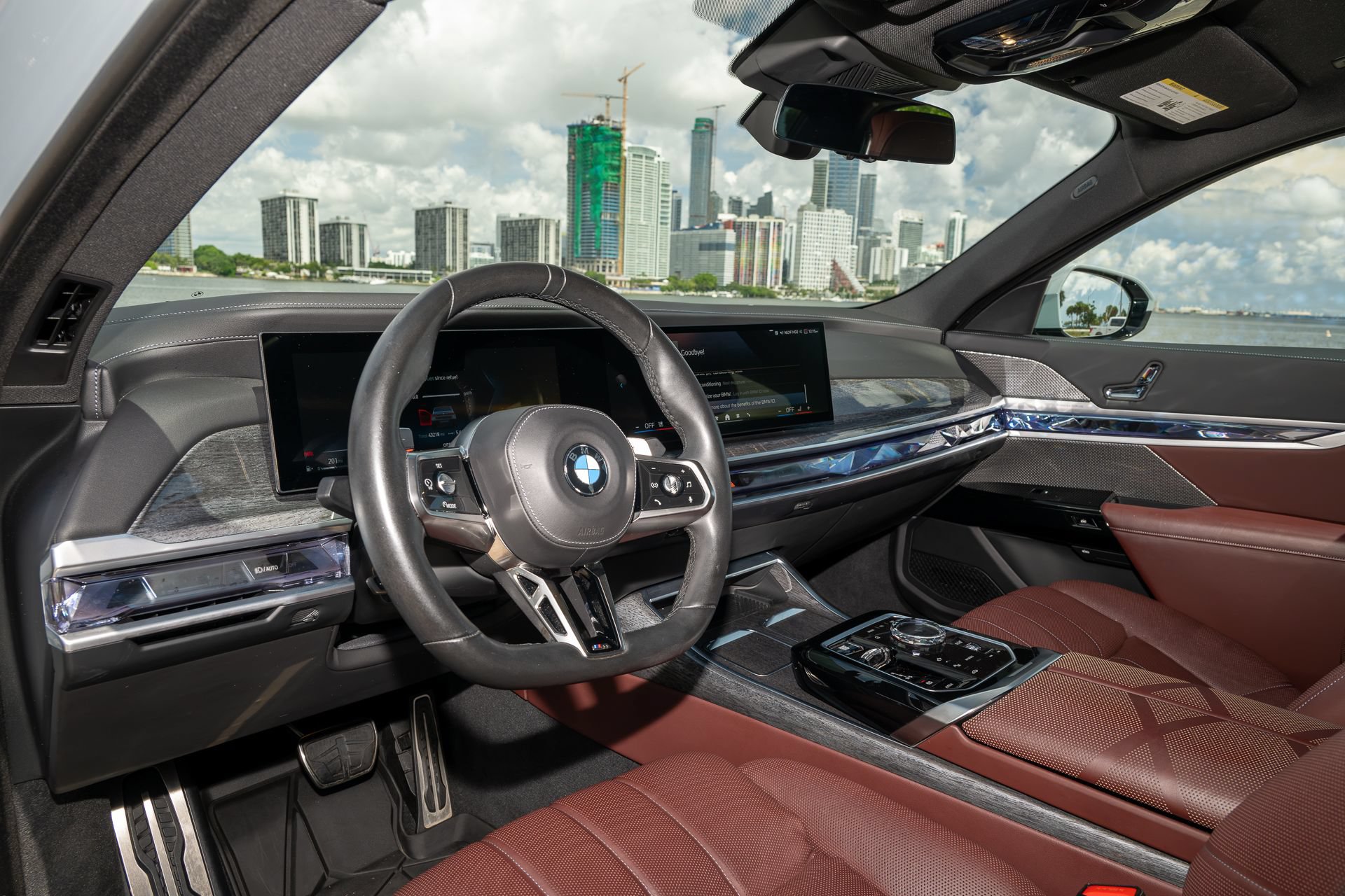 Used 2023 BMW 740i w/ Parking Assistance Package RWD image 6
