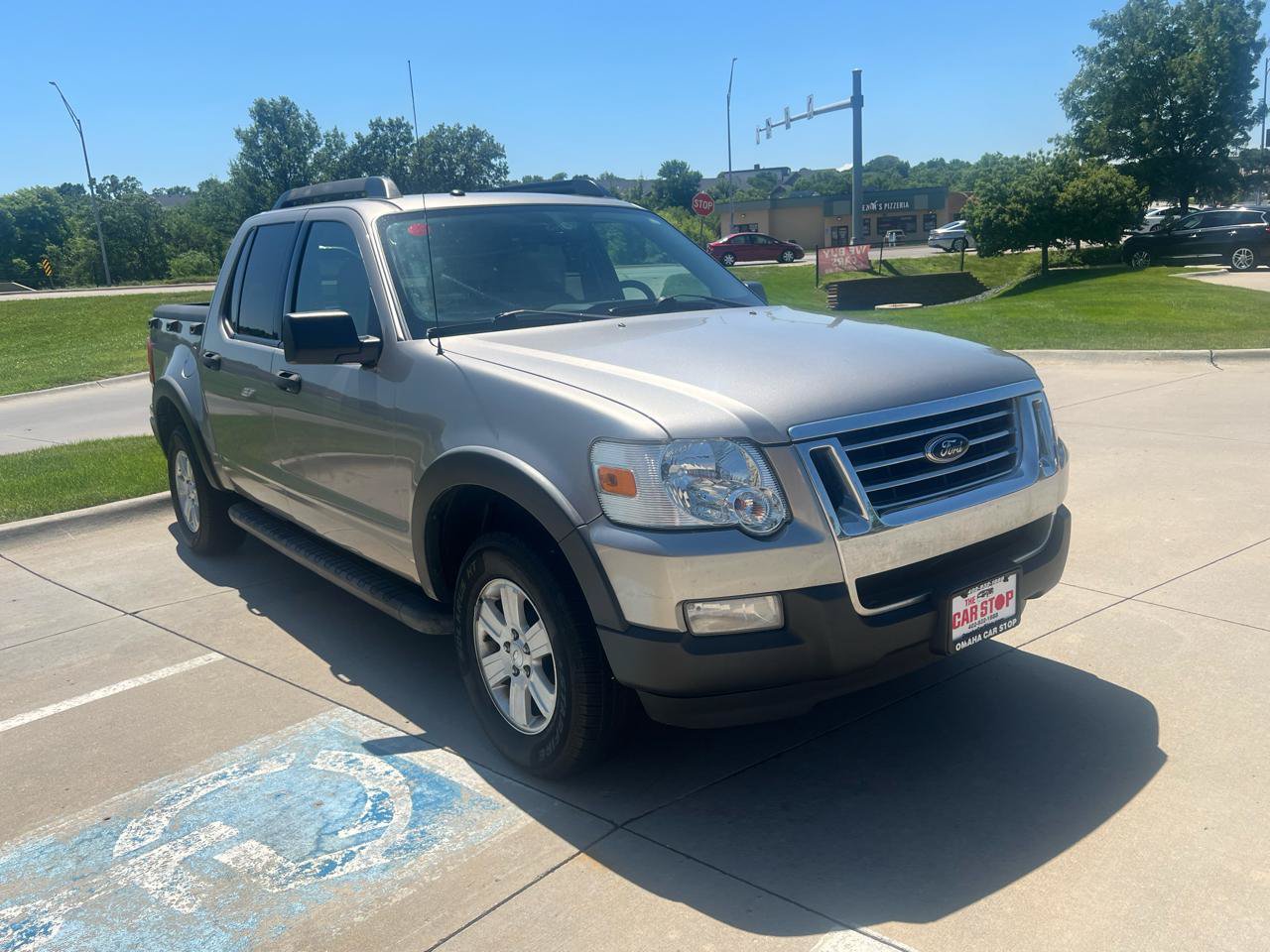 Used 2008 Ford Explorer Sport Trac XLT AWD/4WD image 4