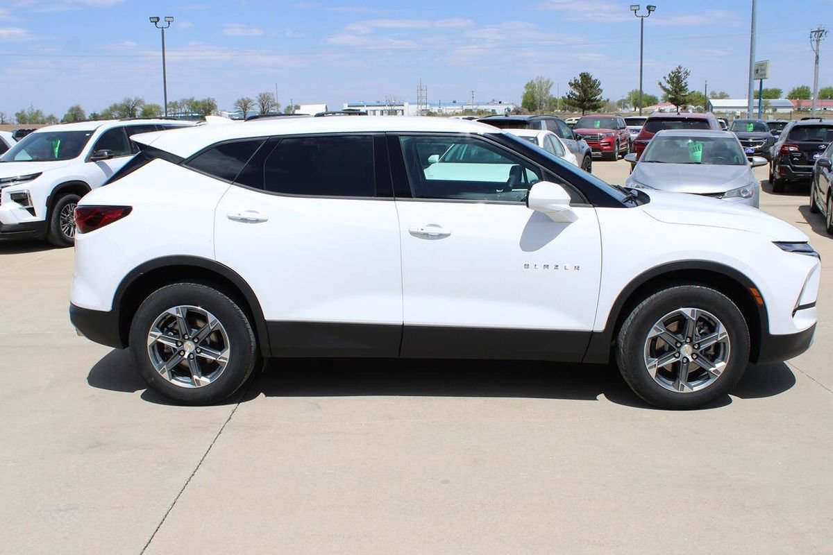 Used 2025 Chevrolet Blazer LT AWD/4WD image 4