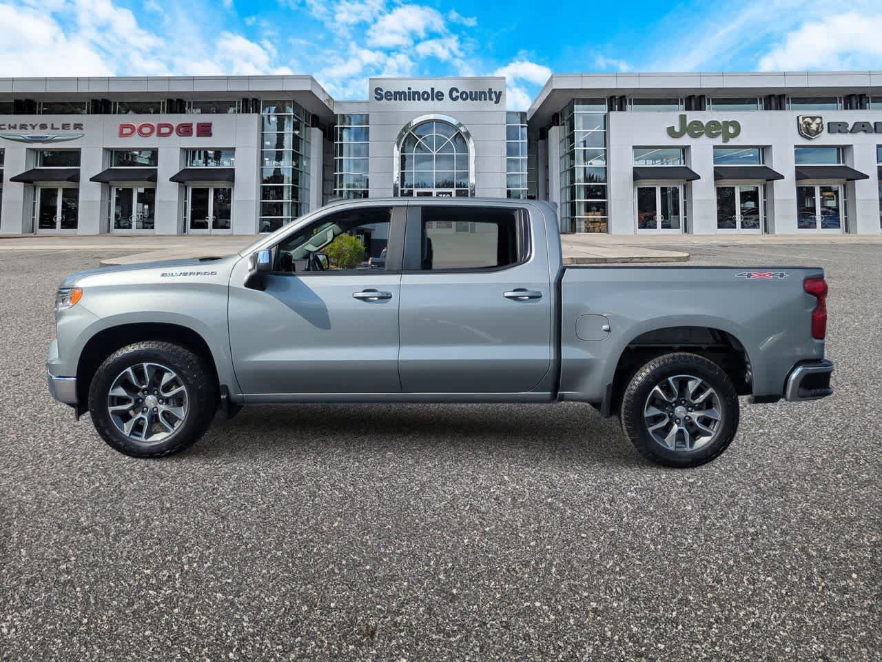 Used 2024 Chevrolet Silverado 1500 LT image 5