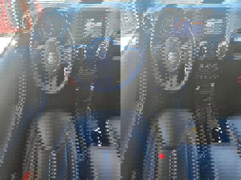 Used 2015 Jeep Wrangler Unlimited Sahara w/ Connectivity Group image 10