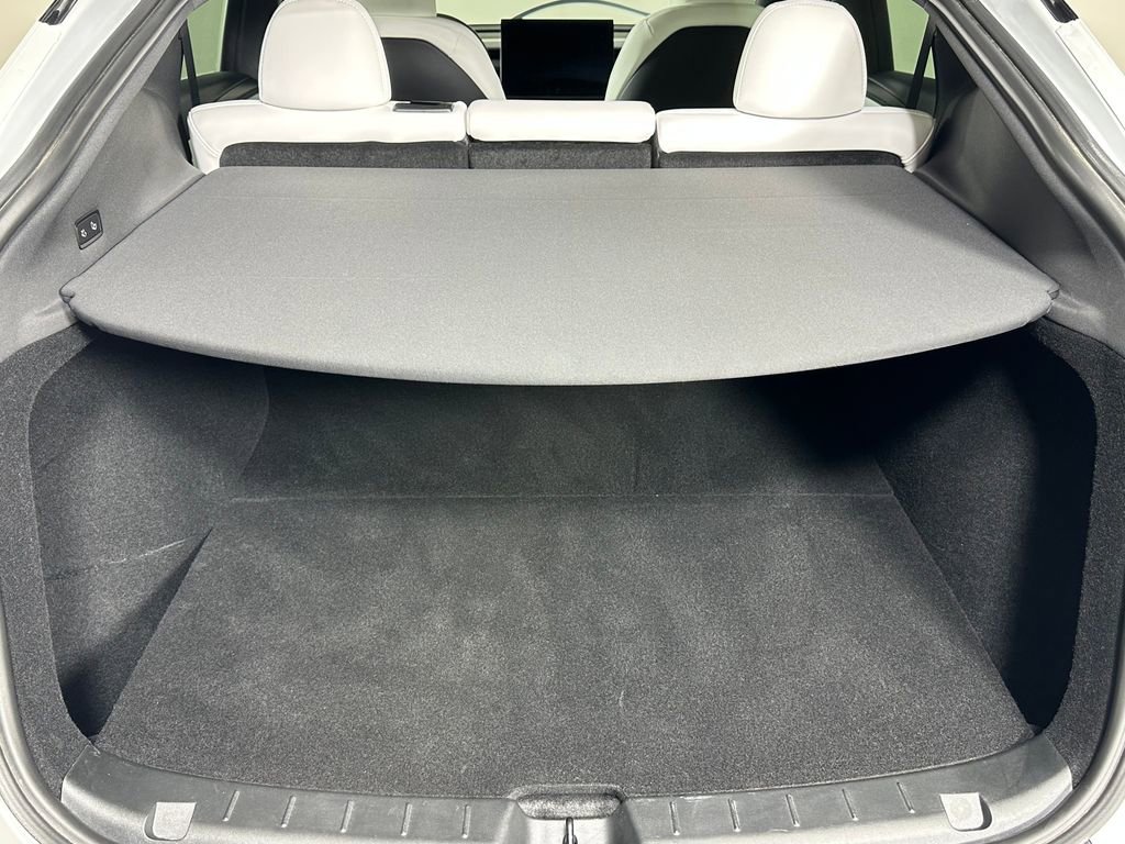 Used 2026 Tesla Model Y AWD image 9