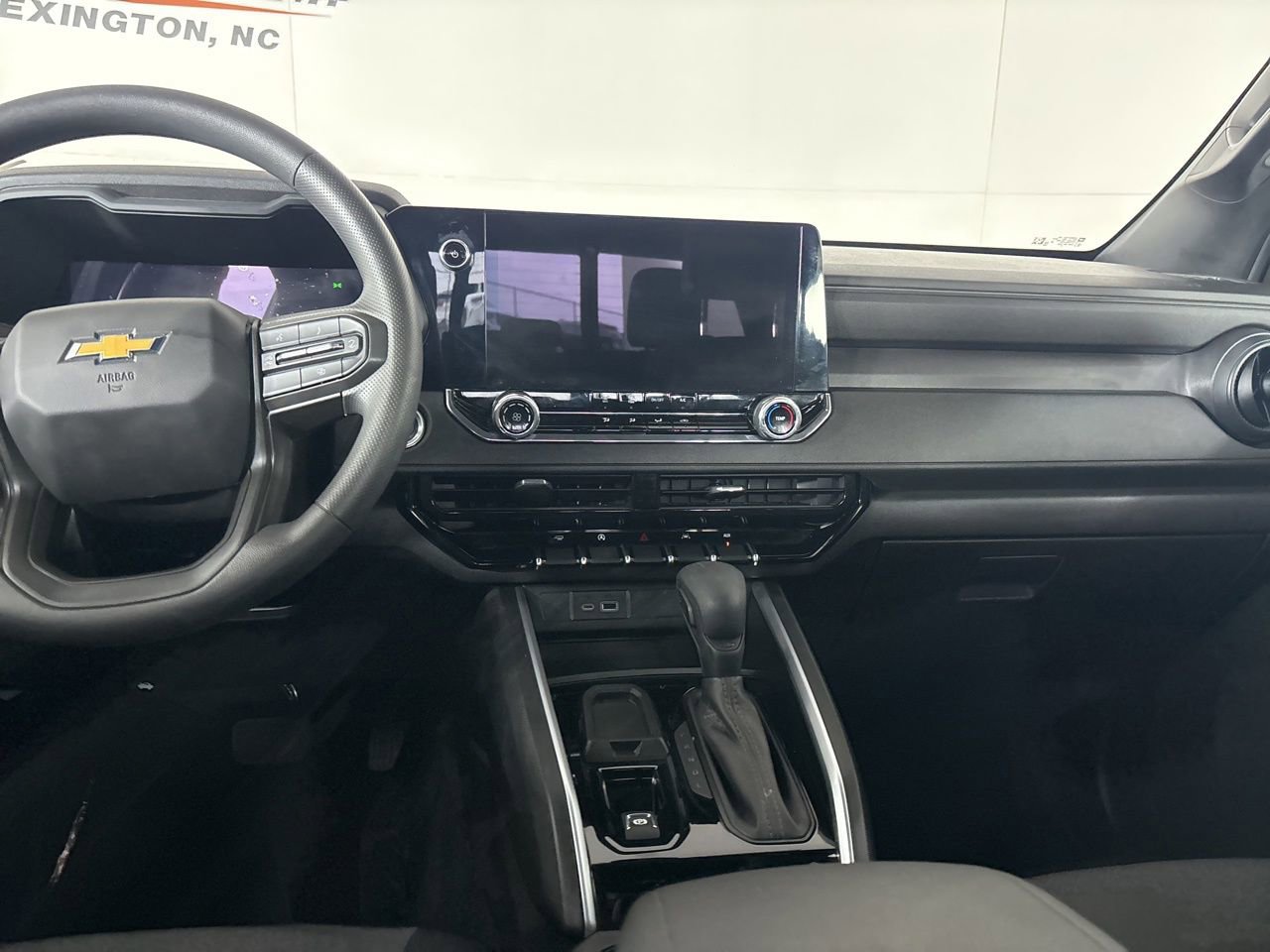 Used 2025 Chevrolet Colorado W/T w/ Advanced Trailering Package image 18