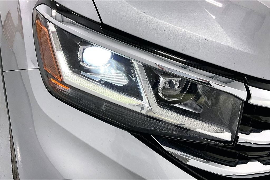 Used 2021 Volkswagen Atlas S w/ MDO Package (Bench Seat) image 38