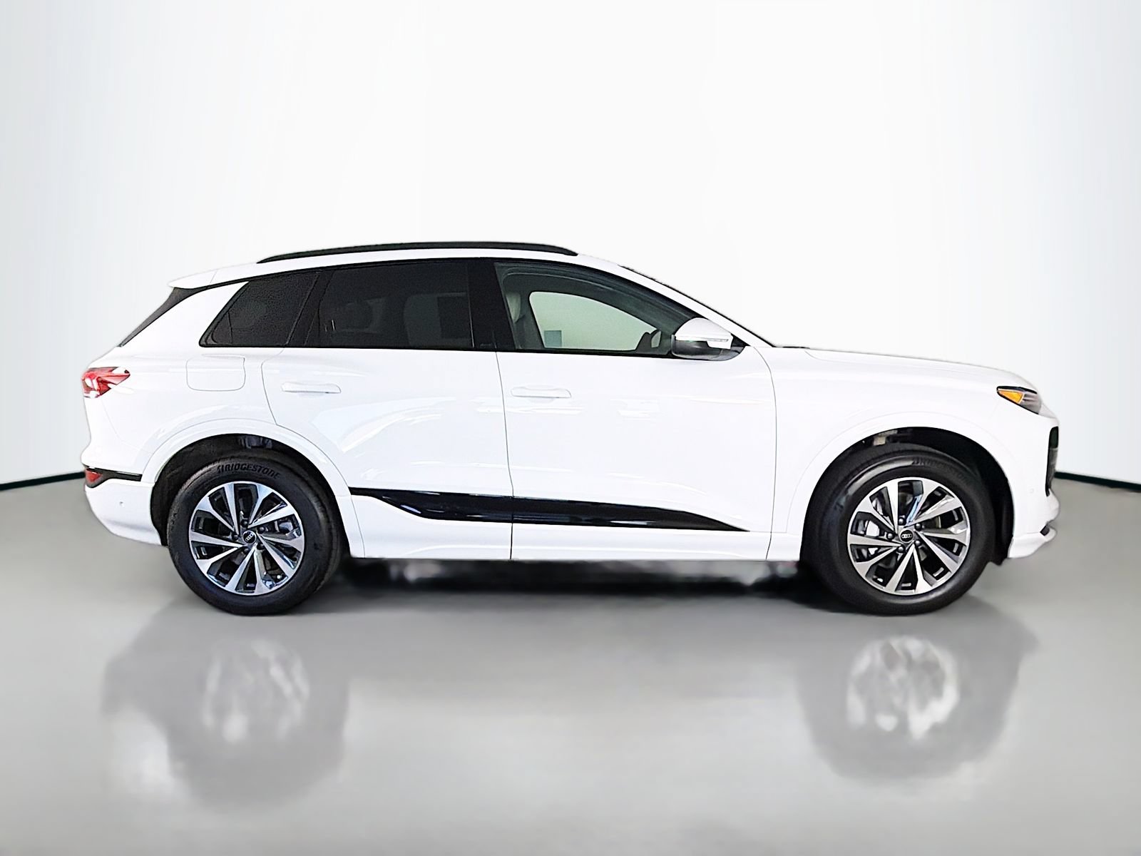 Certified 2025 Audi Q6 e-tron Premium Plus w/ Premium Plus AWD/4WD image 8