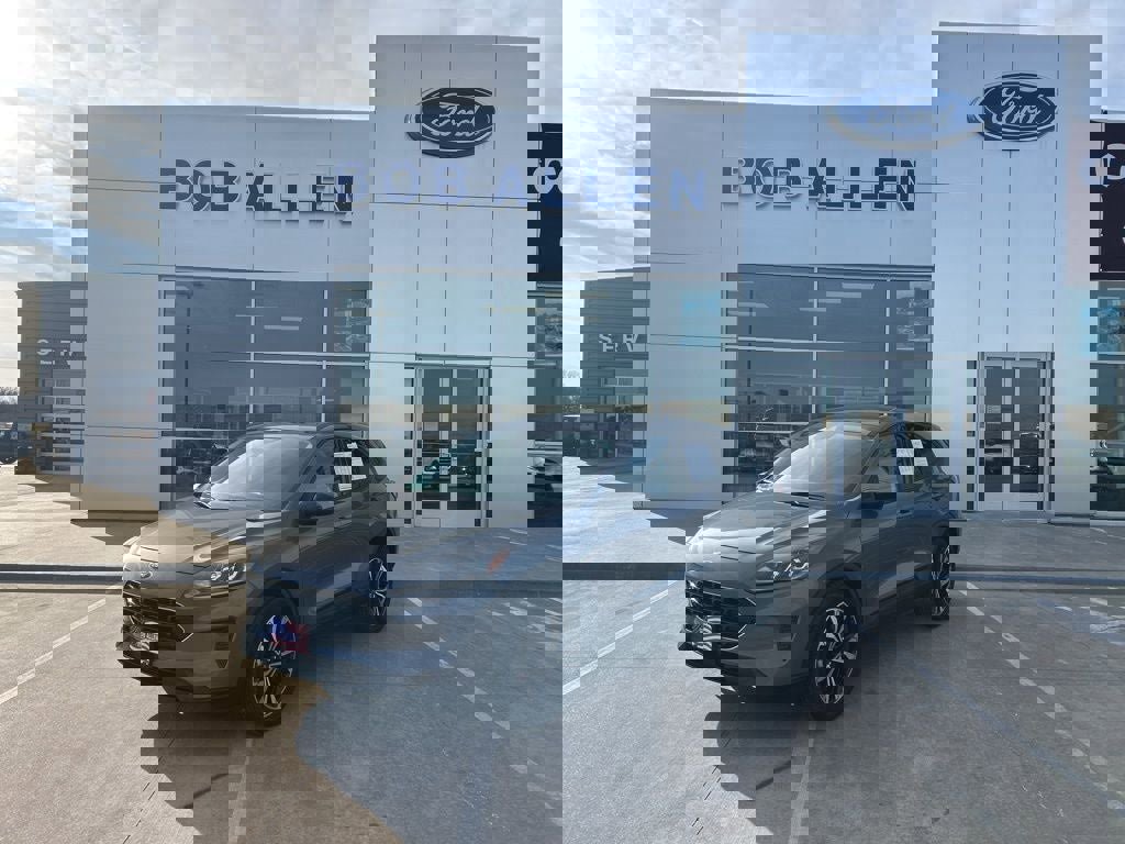 Used 2021 Ford Escape SE w/ SE Sport Appearance Package image 1