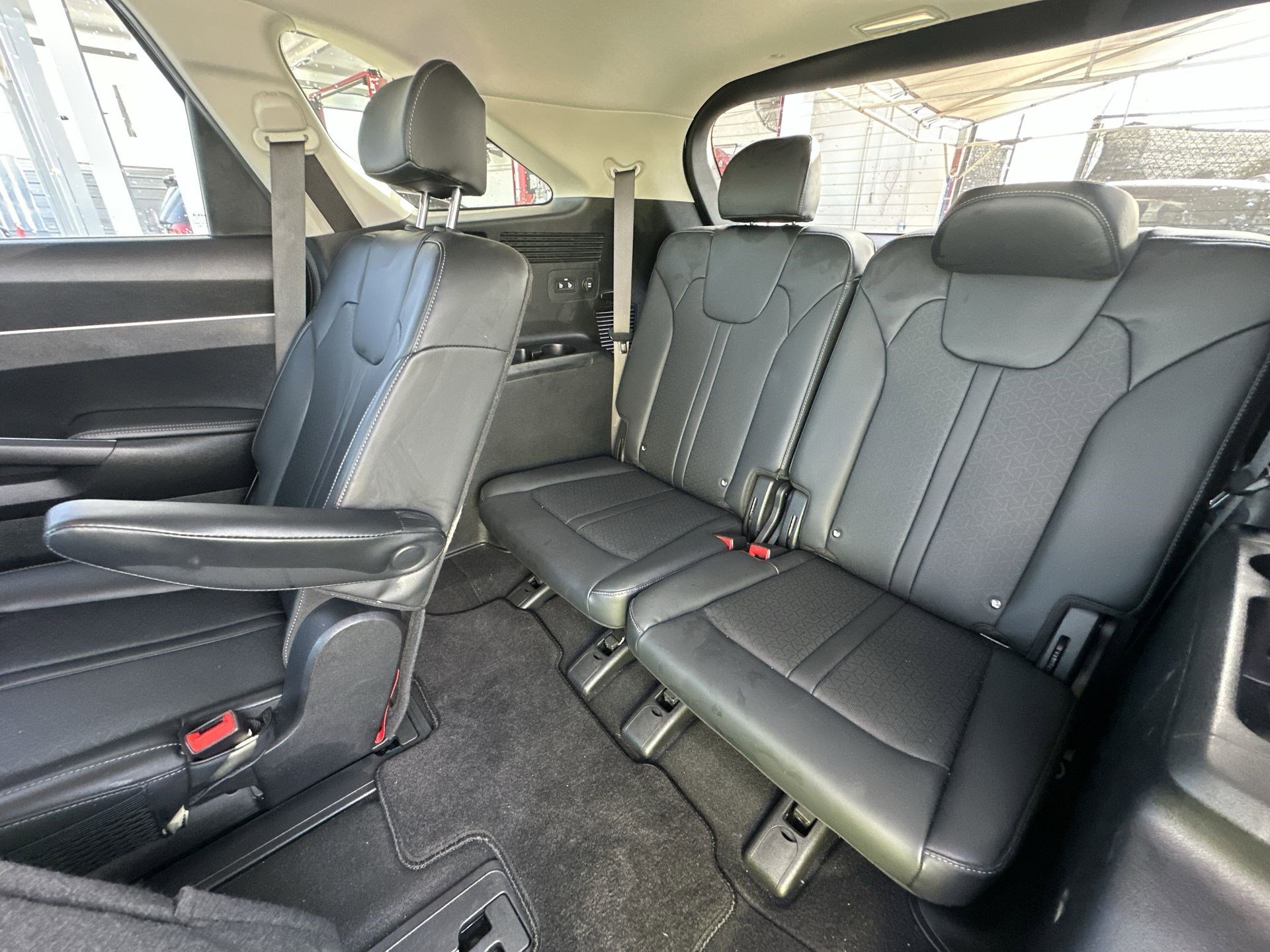 Used 2022 Kia Sorento EX image 27