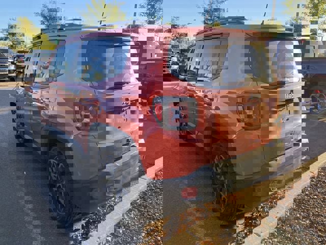 Used 2018 Jeep Renegade Latitude image 2