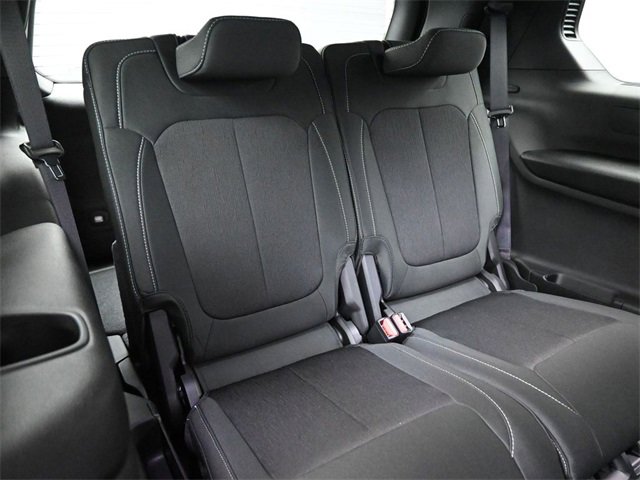 New 2025 Jeep Grand Cherokee L Laredo image 24