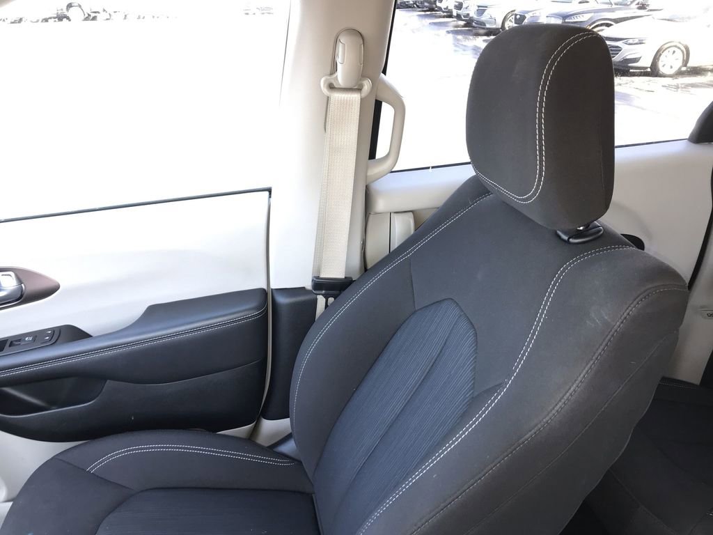 Used 2024 Chrysler Voyager LX image 23