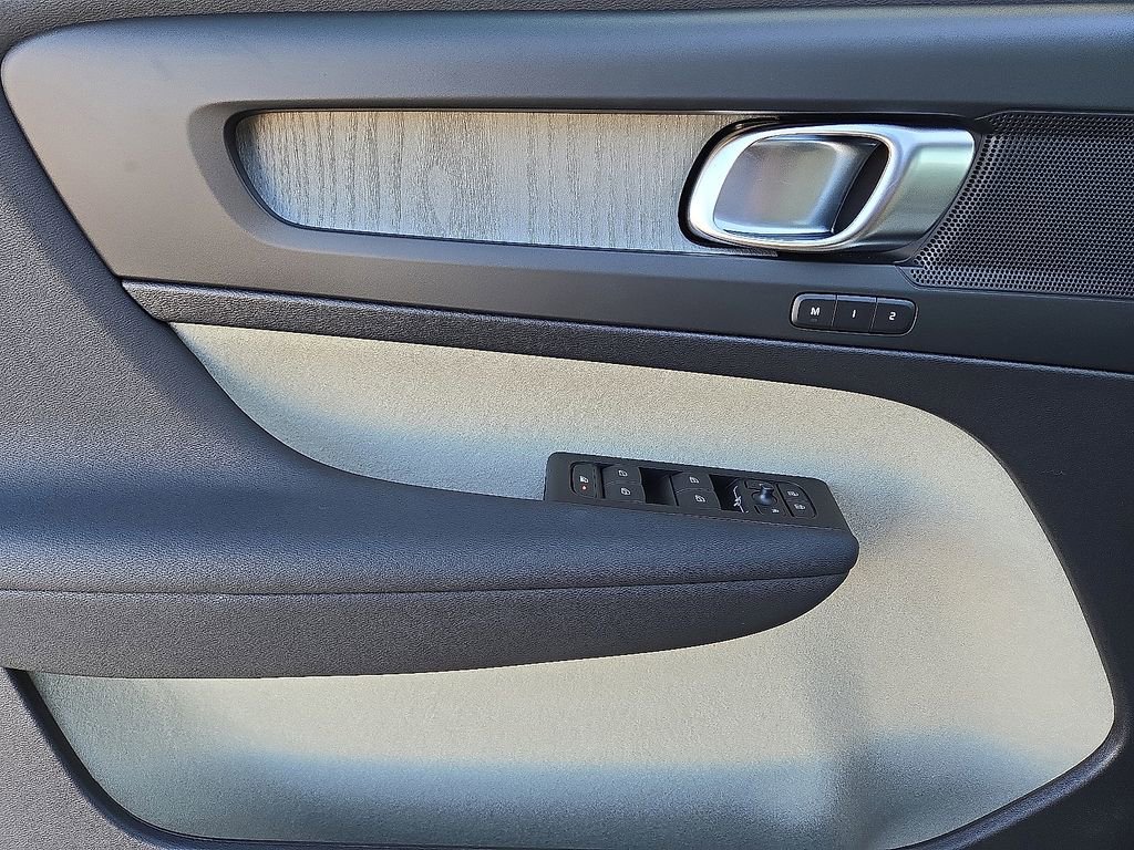 New 2026 Volvo XC40 B5 Plus w/ Protection Package Premier AWD/4WD image 20