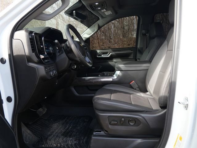 Used 2025 Chevrolet Silverado 2500 LTZ w/ LTZ Premium Package AWD/4WD image 13
