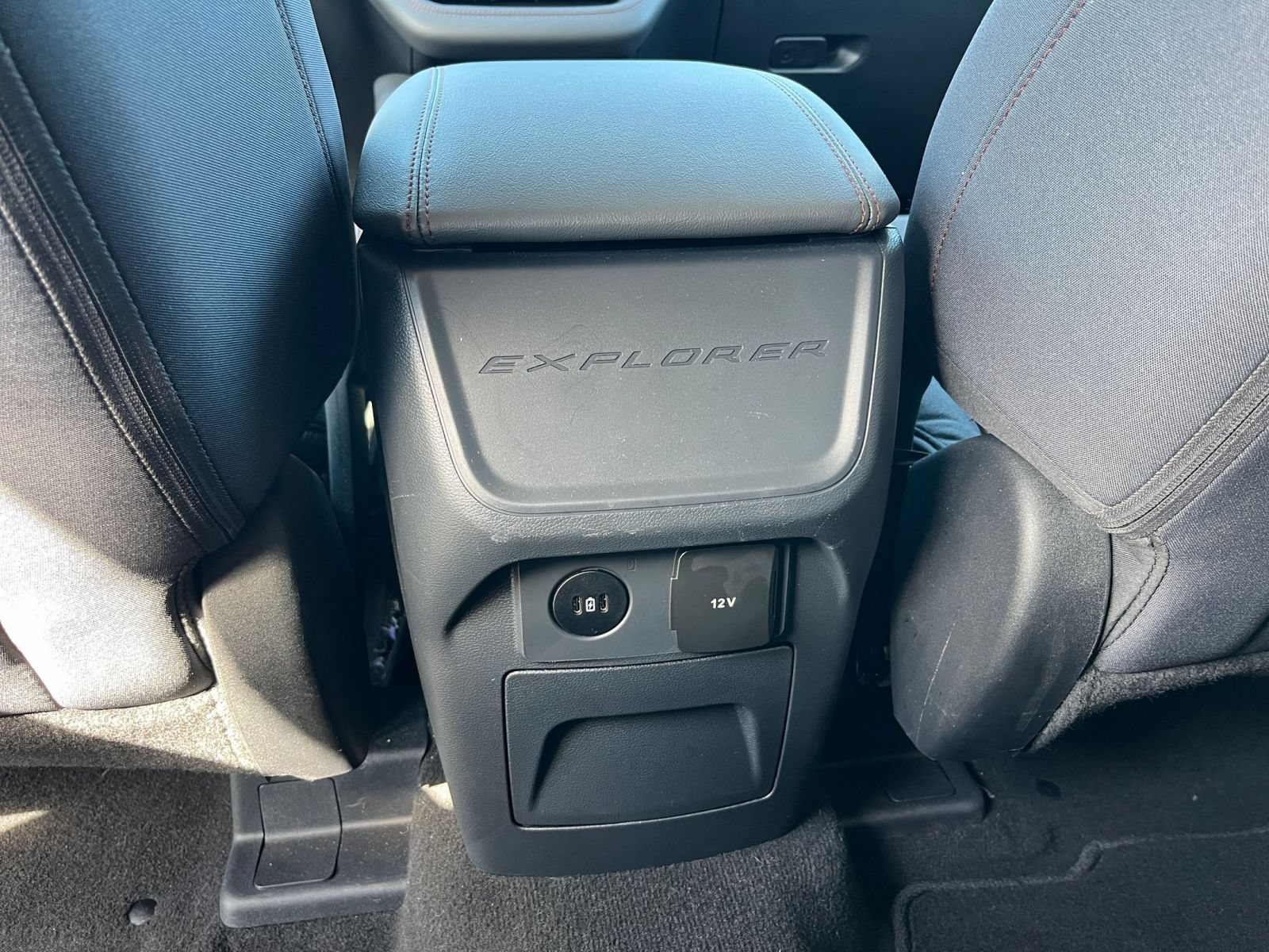 Used 2026 Ford Explorer Active AWD/4WD image 22