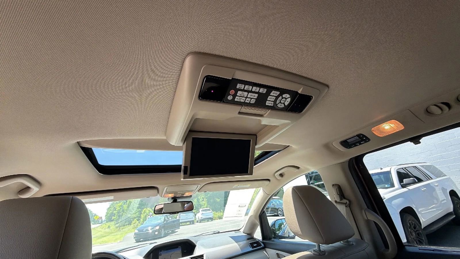 Used 2015 Honda Odyssey Touring Elite image 34