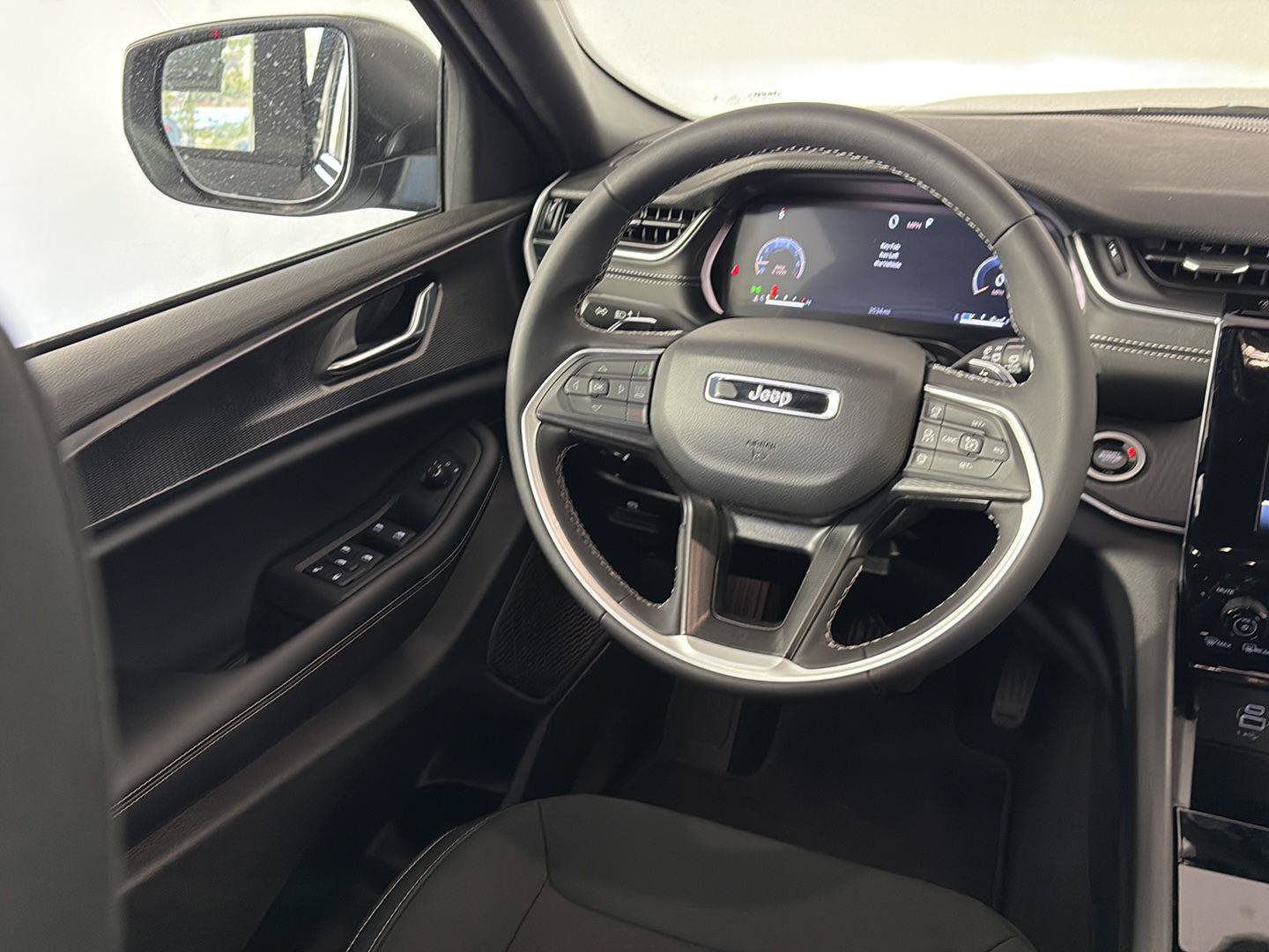 New 2025 Jeep Grand Cherokee Laredo AWD/4WD image 8