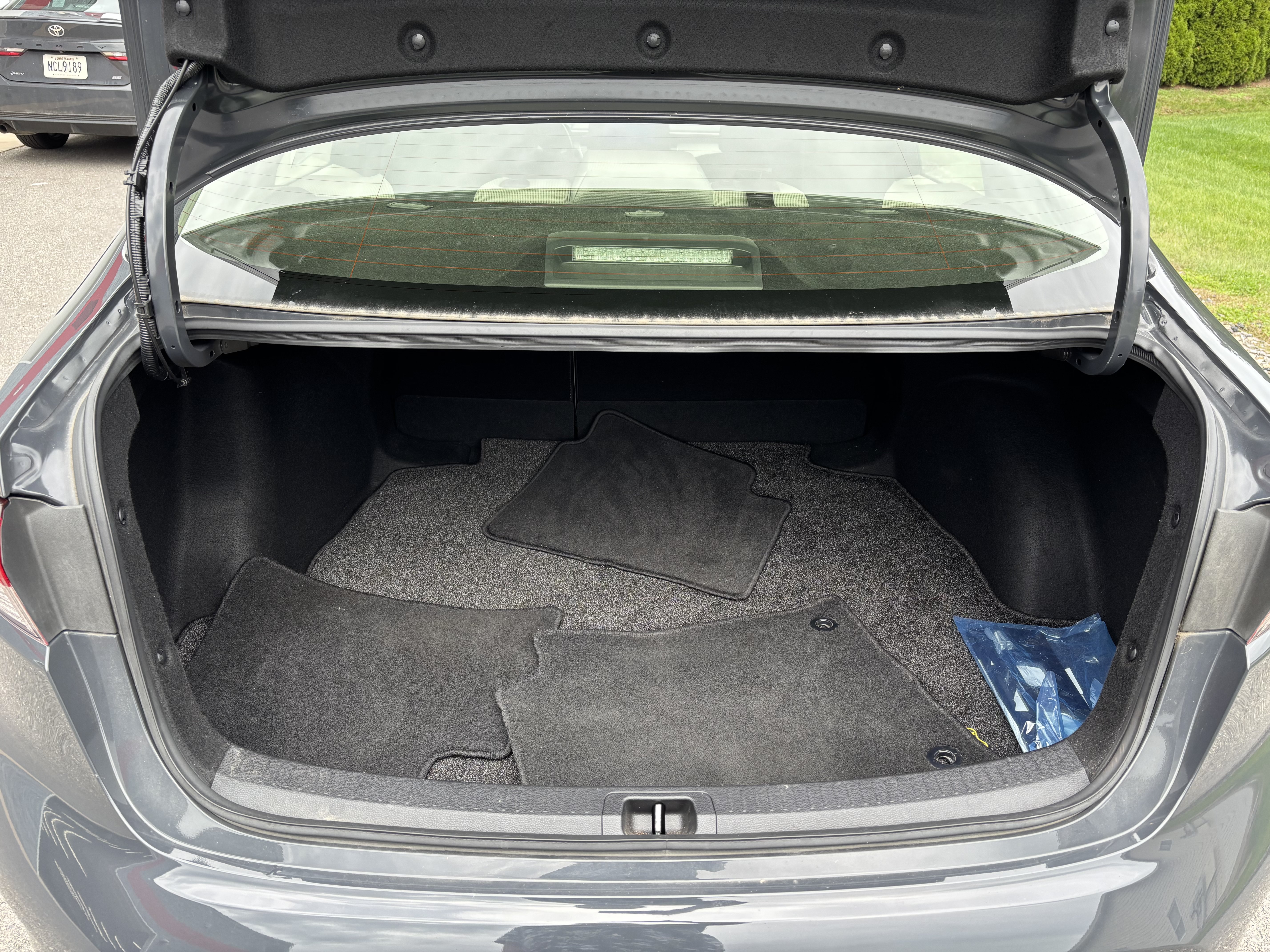 Used 2023 Toyota Corolla LE w/ Carpet Mat Package (TMS) FWD image 5