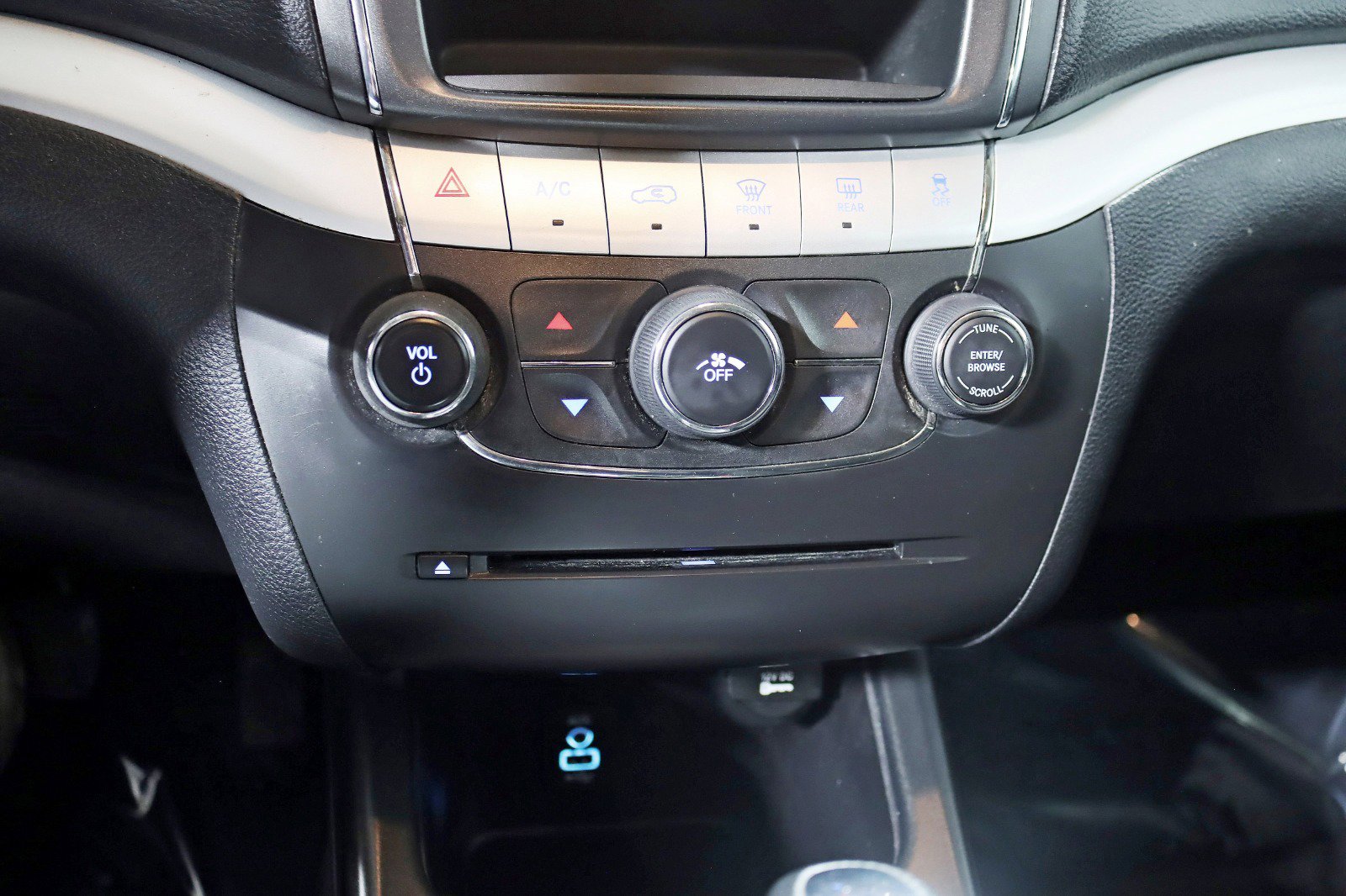 Used 2020 Dodge Journey SE w/ SE Popular Equipment Group image 19