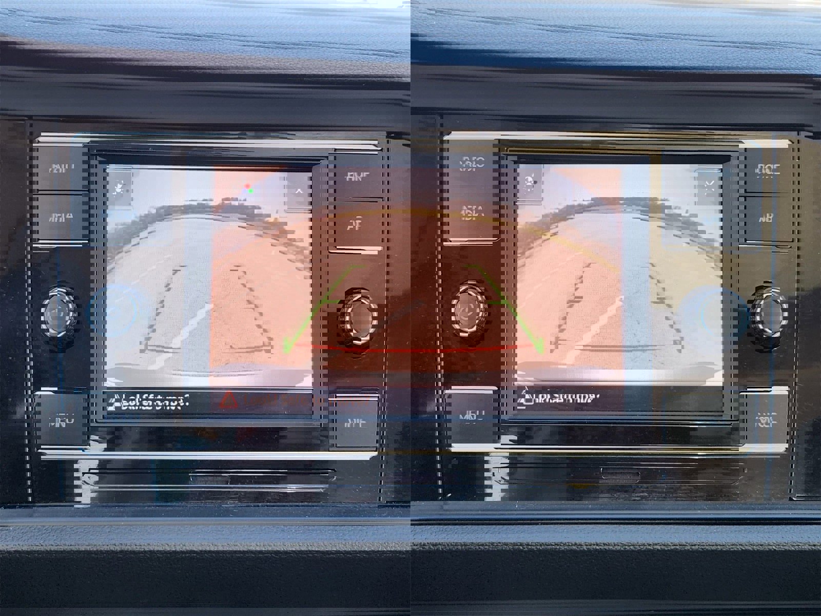 Used 2024 Volkswagen Jetta SE image 25