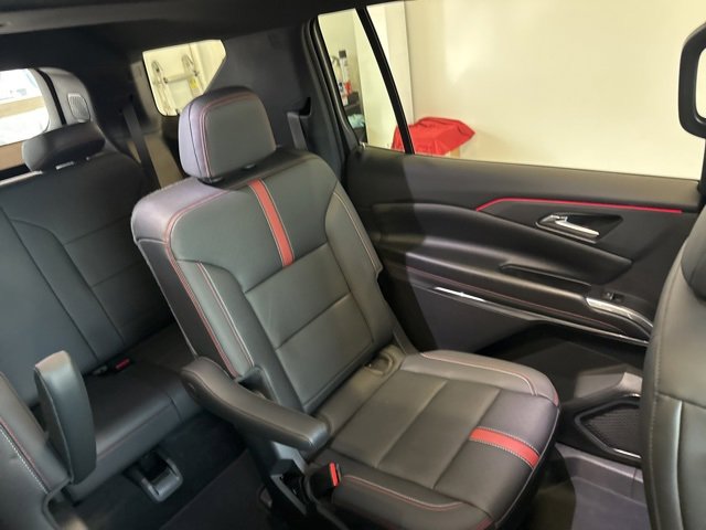 Used 2024 Chevrolet Traverse RS image 41