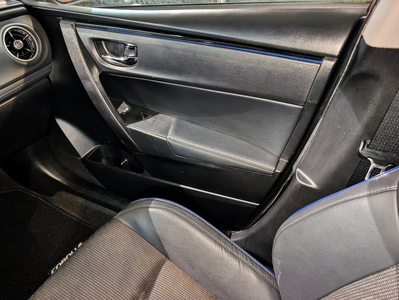 Used 2018 Toyota Corolla SE image 35