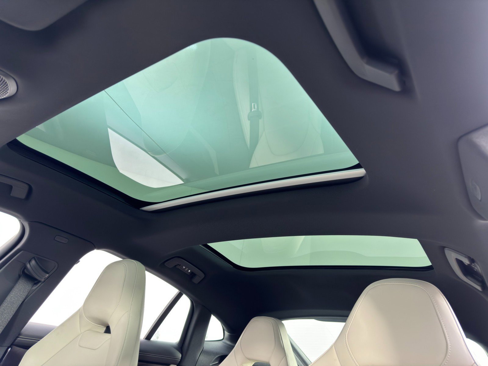 Used 2024 Porsche Panamera 4 w/ Premium Package image 12