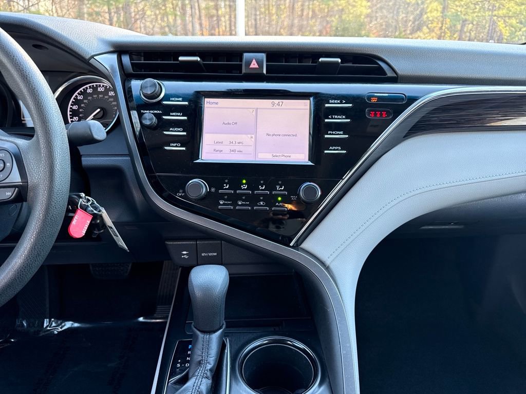 Used 2018 Toyota Camry LE image 17