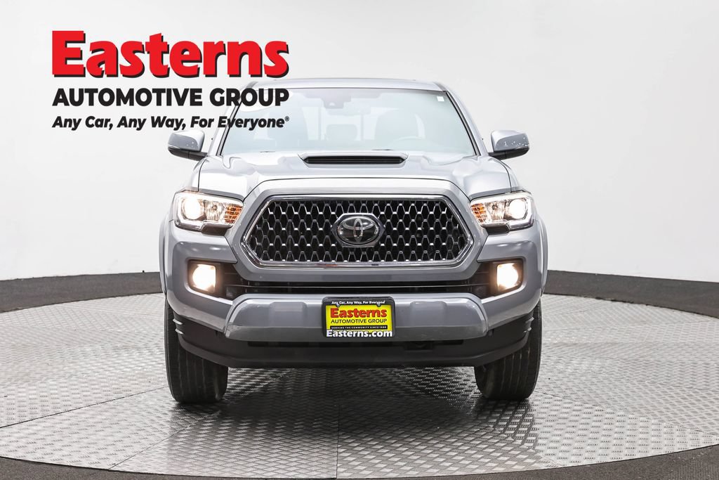Used 2018 Toyota Tacoma TRD Sport AWD/4WD image 2
