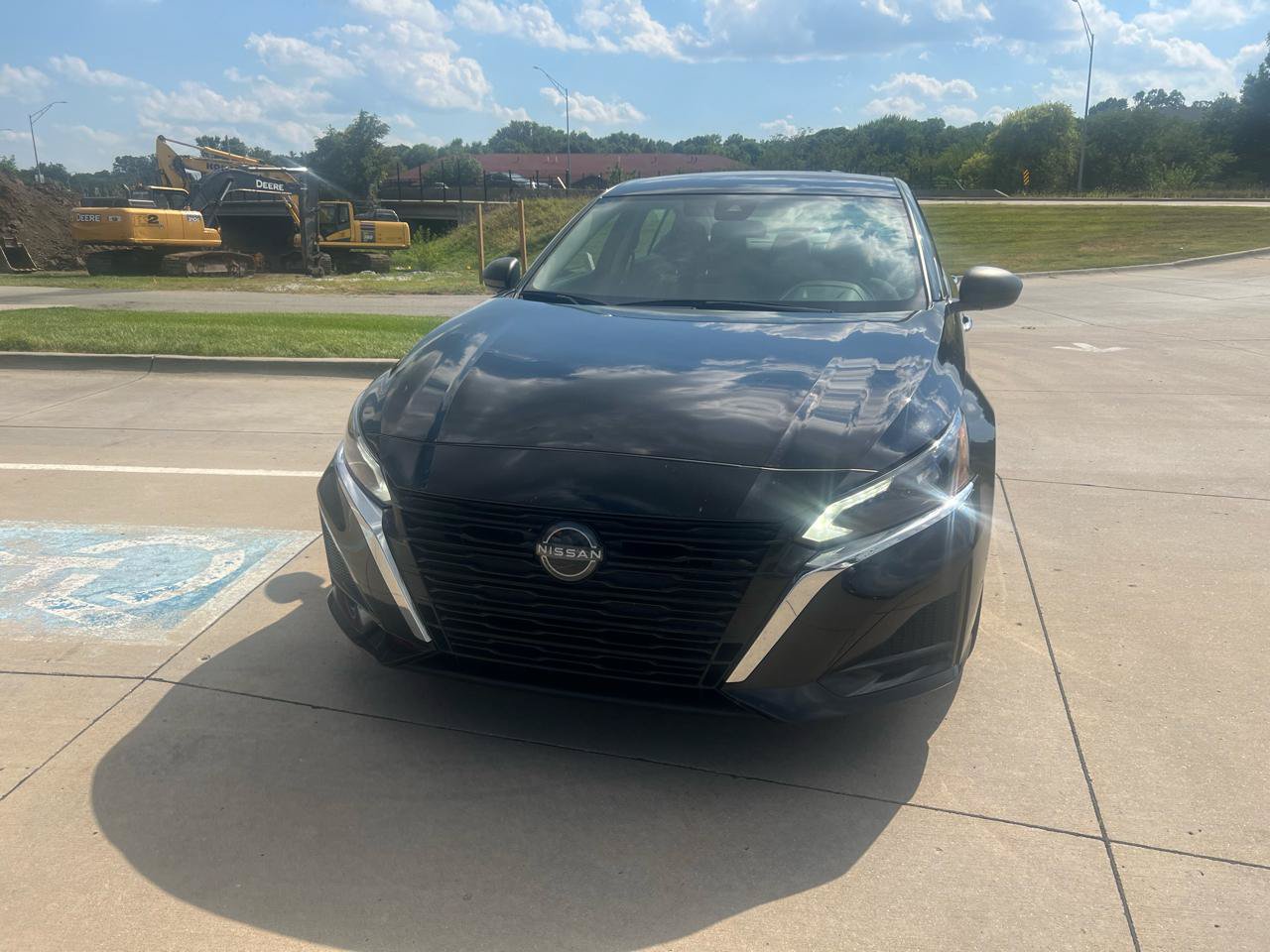 Used 2024 Nissan Altima 2.5 SV FWD image 3