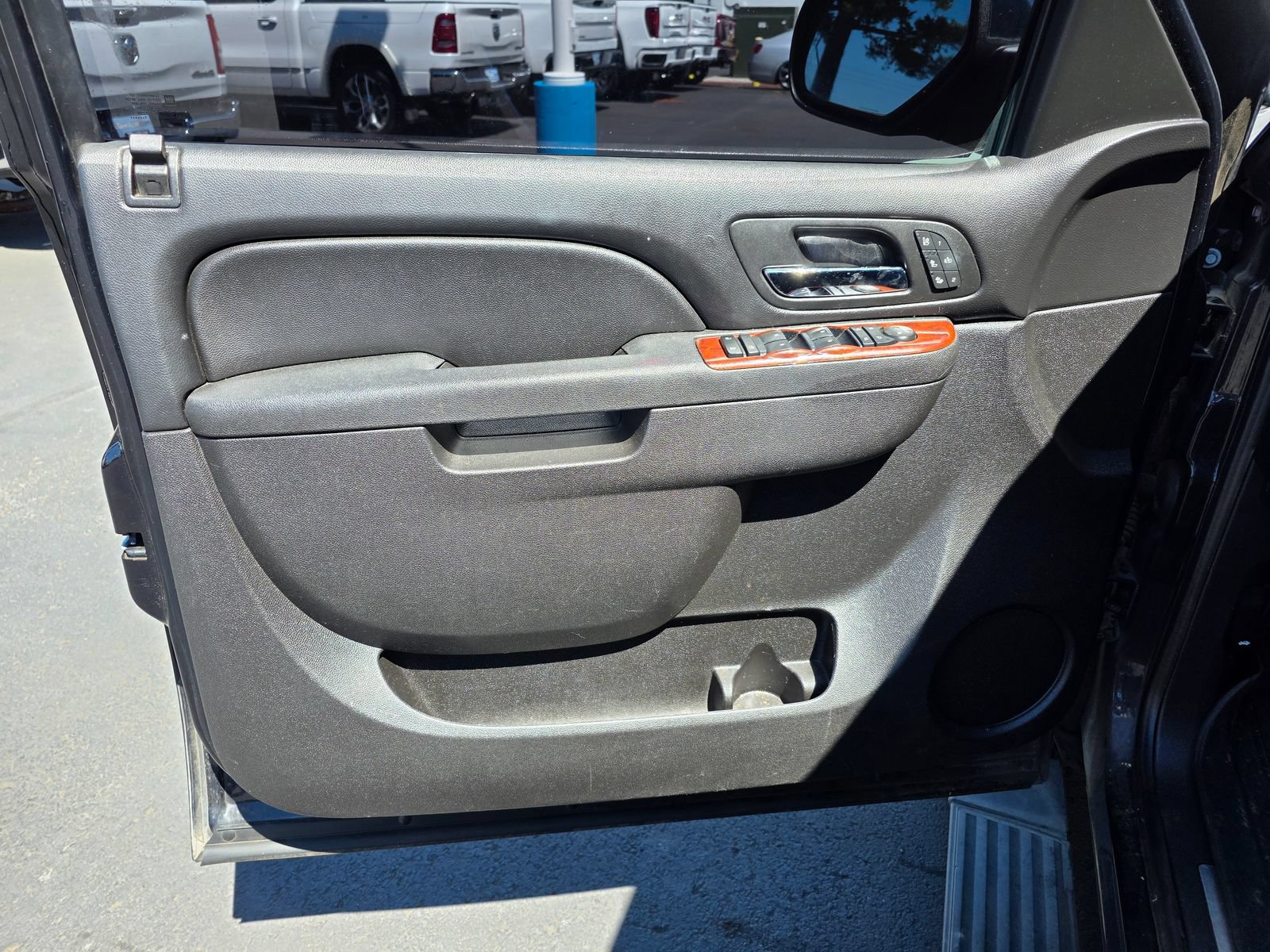Used 2011 Chevrolet Tahoe LTZ AWD/4WD image 11