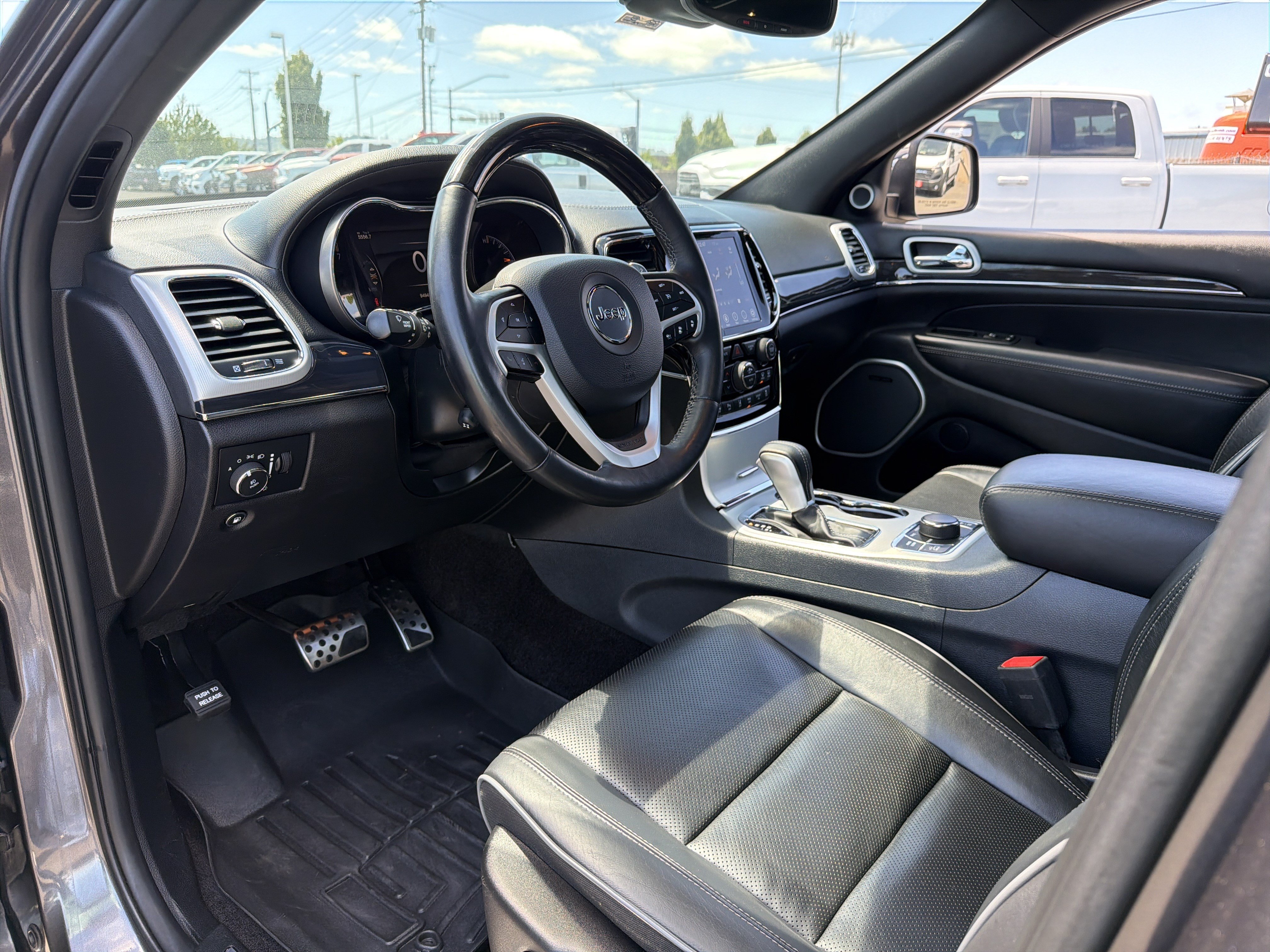 Used 2019 Jeep Grand Cherokee Overland AWD/4WD image 13